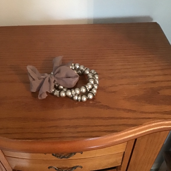 Jewelry - ❤️WHBM Lavender pearl double bracelet with bow